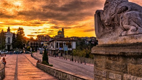 Descoperiți Veliko Tarnovo - orașul țarilor din Bulgaria, plin de istorie, cultură și natură